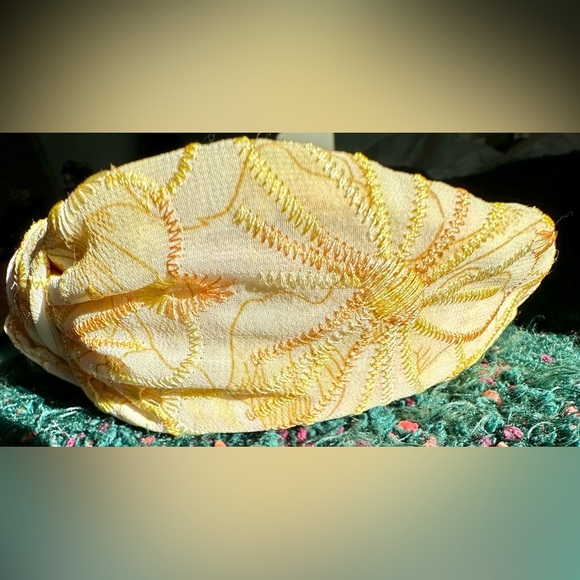 ‼️RARE‼️🎸ANTHROPOLGIE🎸🔥NWOT🔥Yellow Embroidered Sunburst Headband - Picture 3 of 16